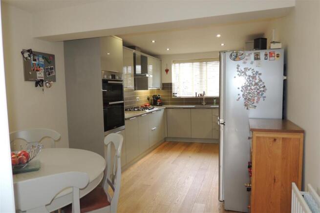 KITCHEN DINER