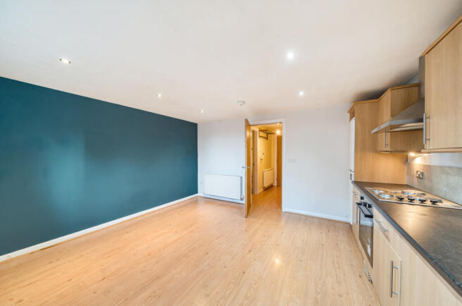 1387945-8-6936e85...