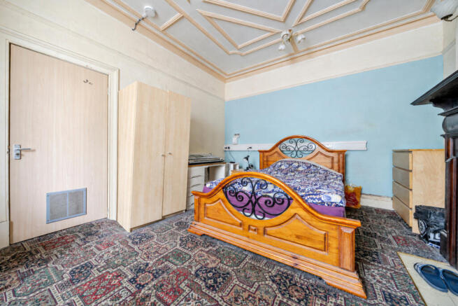 6 bed Semi-Detached for sale Image 5