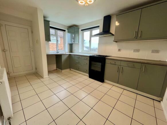 3 bed House to rent Image 4
