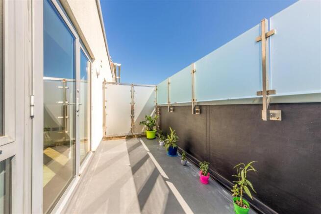 80a Stoneham Road-6.jpg