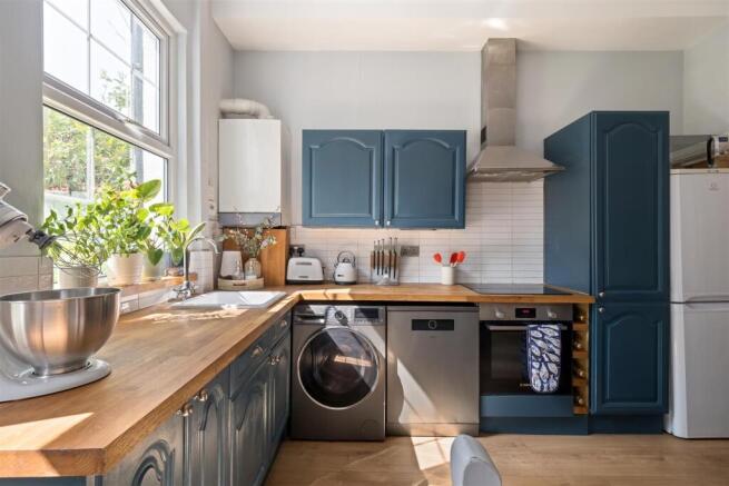 3 bed Terraced for sale Image 6
