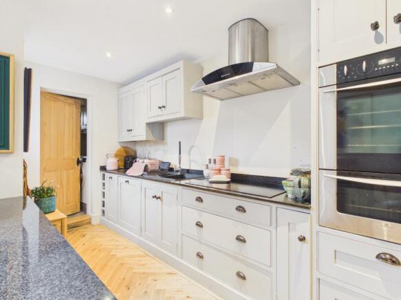 3 bed Terraced for sale Image 11