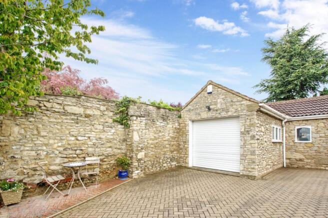 Garage & Parking