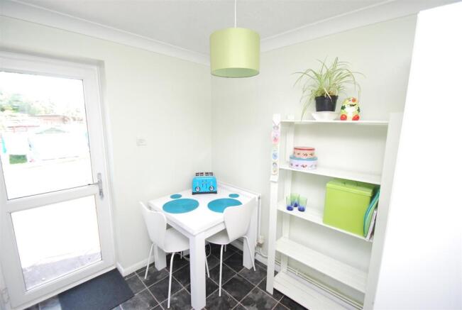 KITCHEN/DINING ROOM