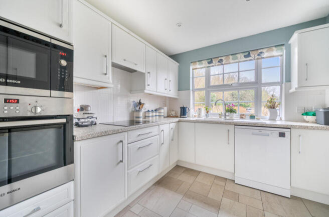 1418895-5-69971b0...