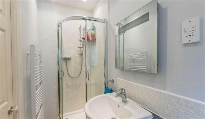 EN SUITE SHOWER ROOM