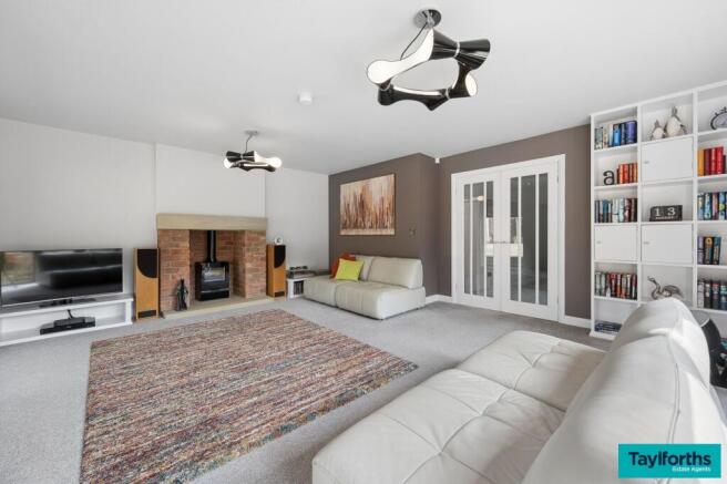 4 bed Detached for sale Image 9