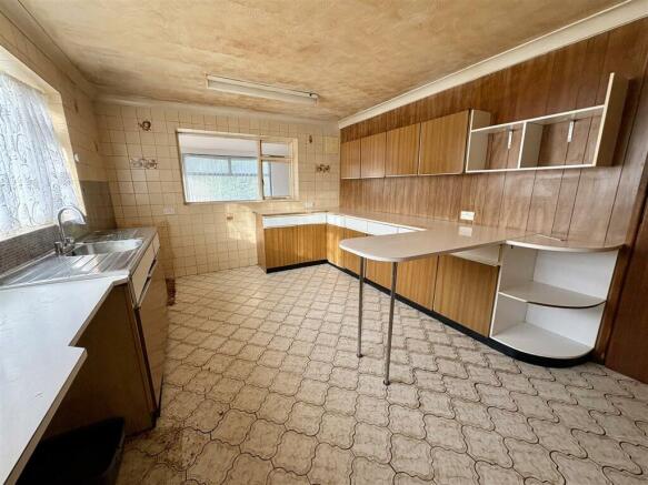 3. kitchen.jpg