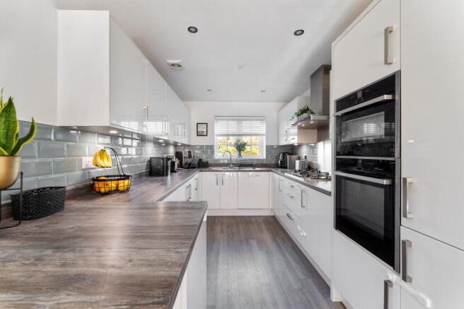 Stunning Four Bedroom Townhouse with a Twist photo 5