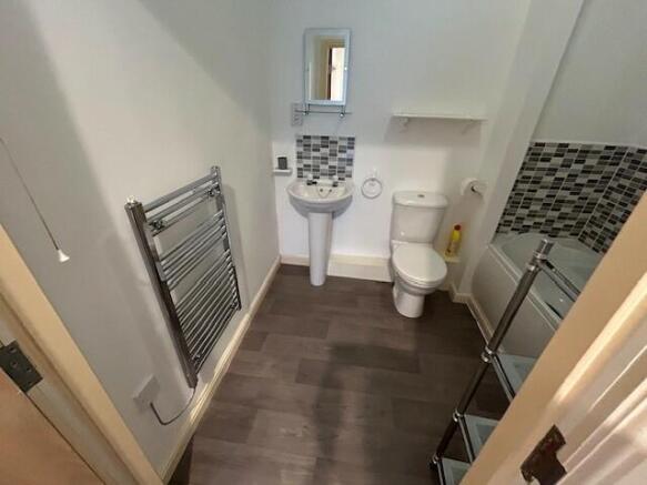 2 bed Flat to rent Image 5