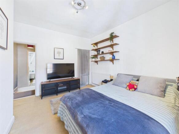 3 bed Terraced for sale Image 9