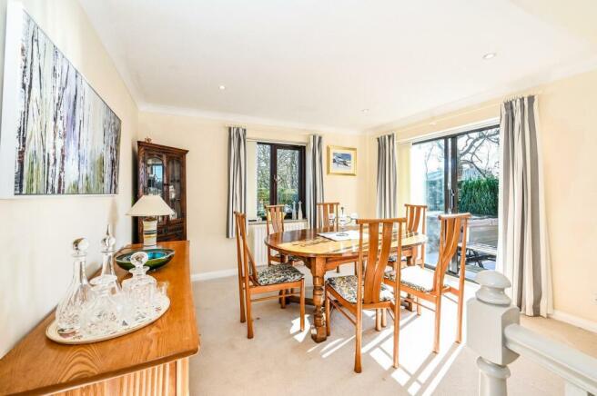 OPEN PLAN SITTING/DINING AREA