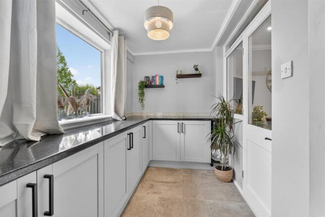 4 bed Detached for sale Image 5