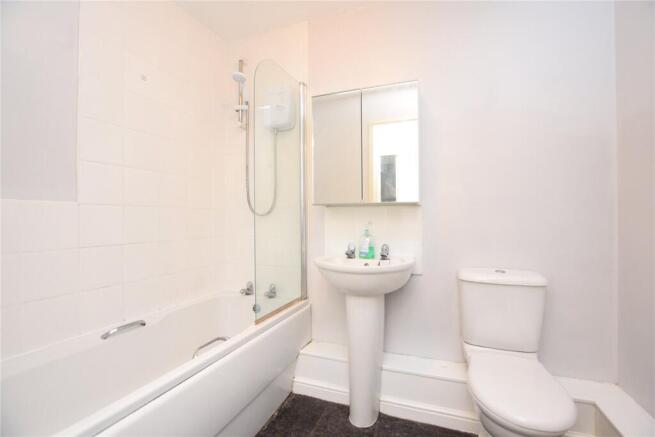 2 bed Apartment to rent Image 6
