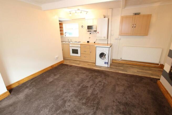 OPEN PLAN LOUNGE/KITCHEN