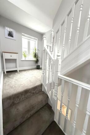 5 bed Detached for sale Image 7