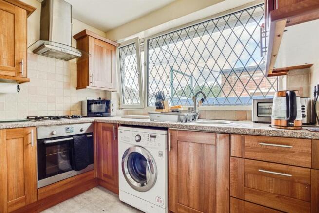 3 bed Semi-Detached Bungalow for sale Image 4