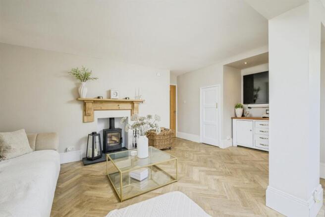Lounge Area: