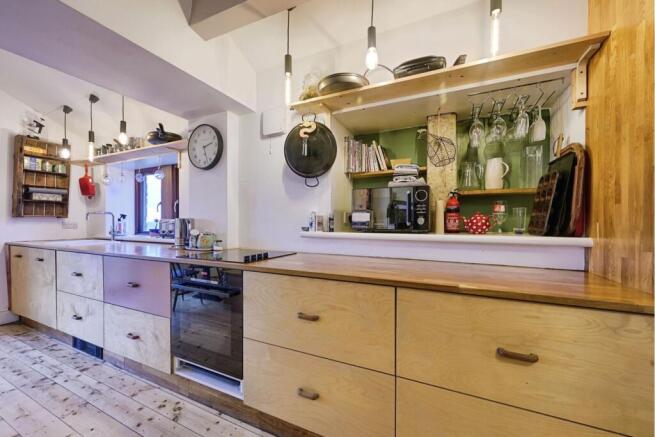 4 bed Detached for sale Image 7