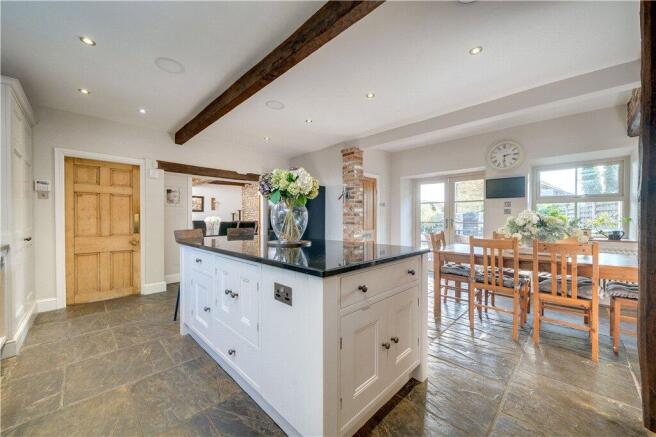 5 bed Link Detached House for sale Image 10