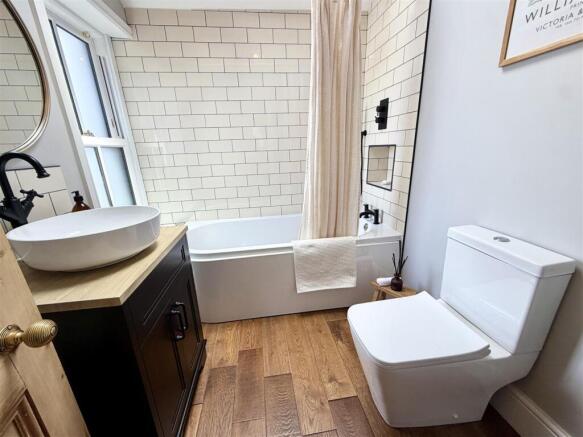 4 bed Terraced for sale Image 10