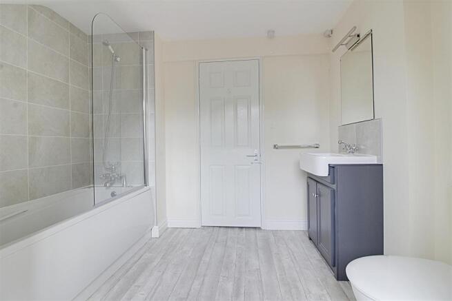ensuite bathroom.jpg