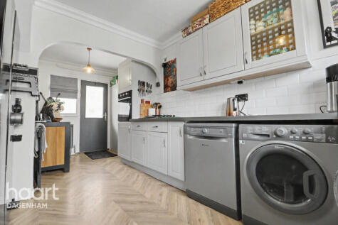 Chelmer Crescent, Barking