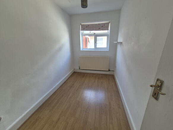 Plashet Grove, London, London, E6 photo 4