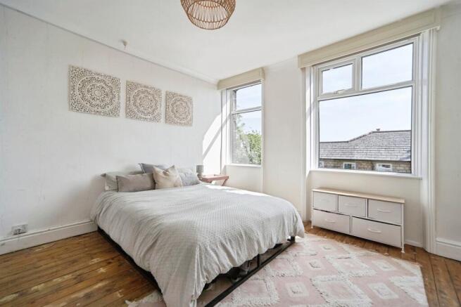 4 bed Terraced for sale Image 10