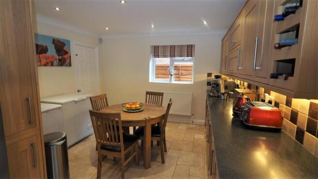 Kitchen1 (2).jpg