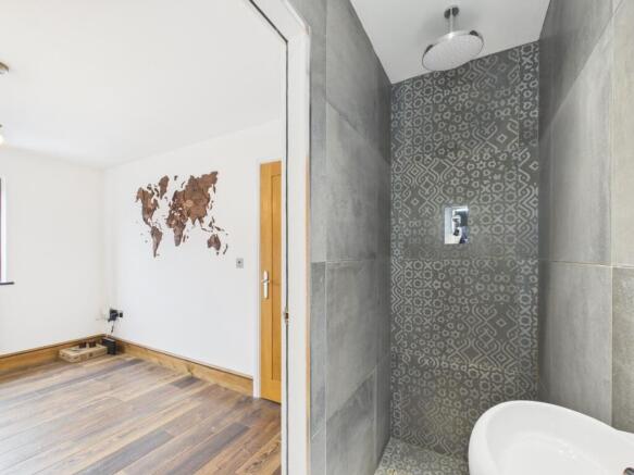 3 bed Town House for sale Image 11