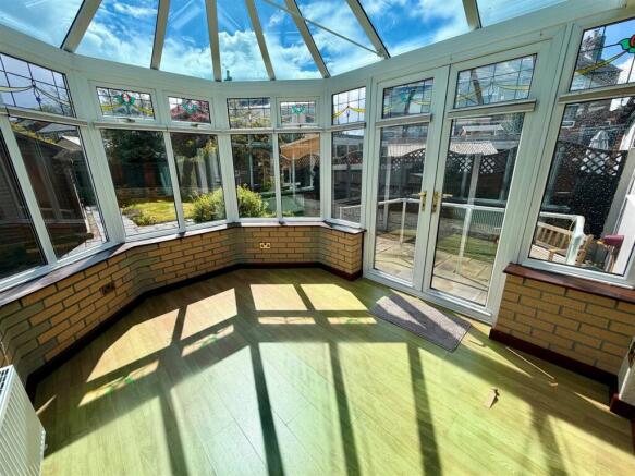 2 bed Semi-Detached Bungalow for sale Image 11