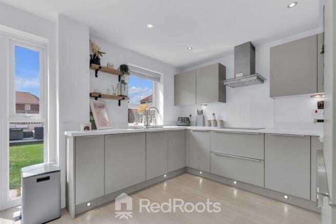 4 bed Detached for sale Image 5