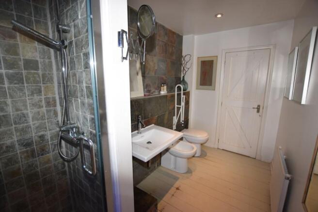 En Suite (2) (Custom).JPG