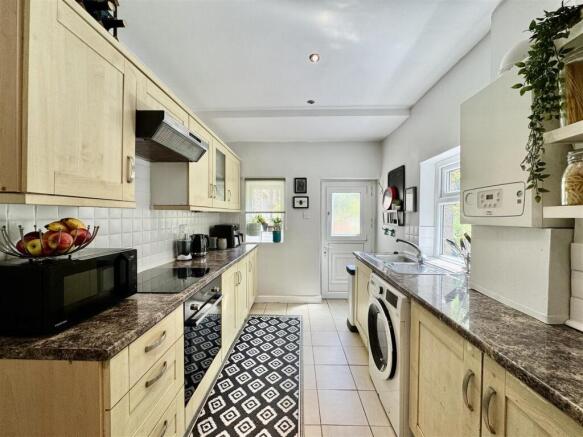 3 bed Terraced for sale Image 8