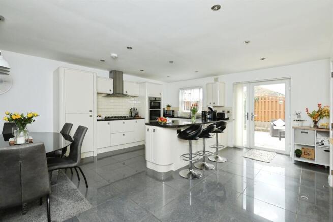3 bed Semi-Detached for sale Image 7