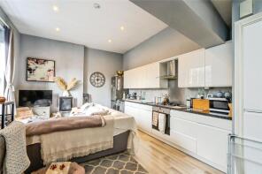 The Courtyard Flat, Wool Lane, Midhurst GU29 9BX