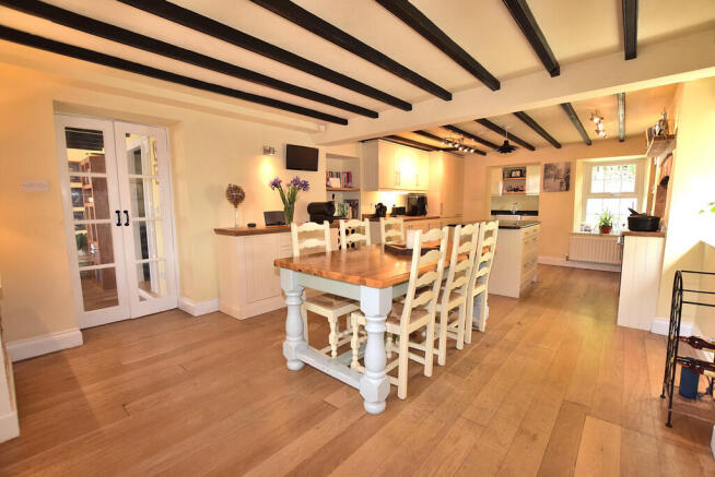 4 bed Detached for sale Image 9
