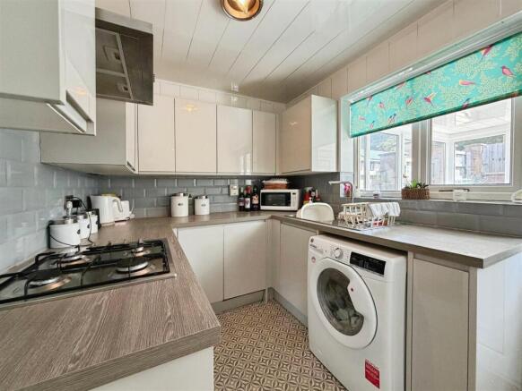 2 bed Detached Bungalow for sale Image 5