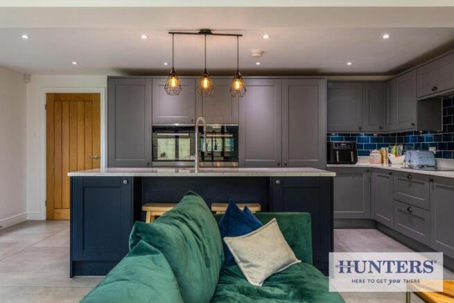 4 bed Detached for sale Image 5