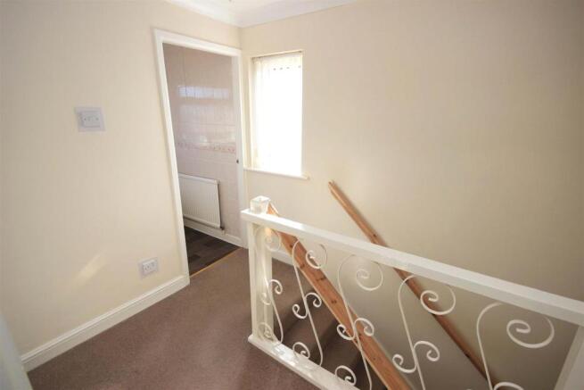 FIRST FLOOR LANDING