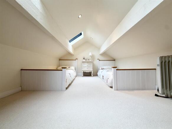2 bed Cottage for sale Image 12