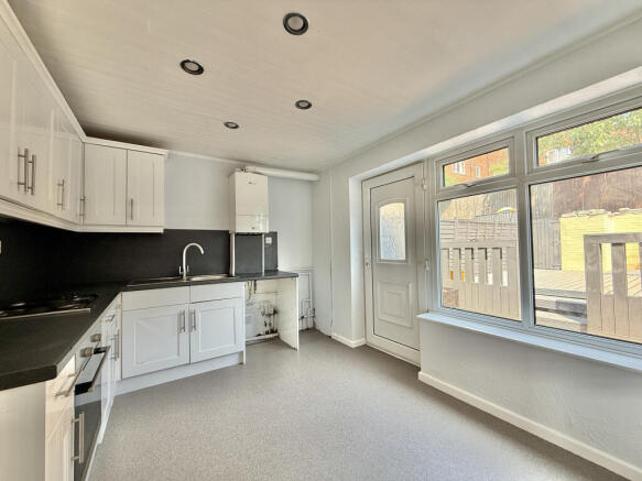 2 bed Town House to rent Image 6