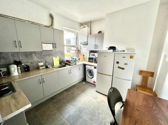 1 bed House Share to rent Image 6