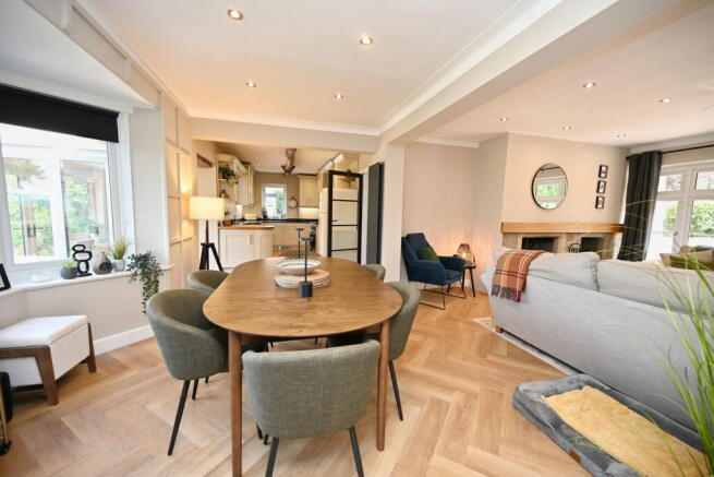 6 bed Detached for sale Image 5