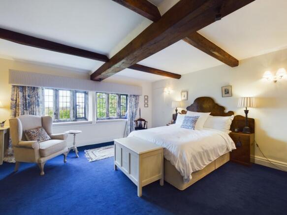 7 bed Detached for sale Image 11