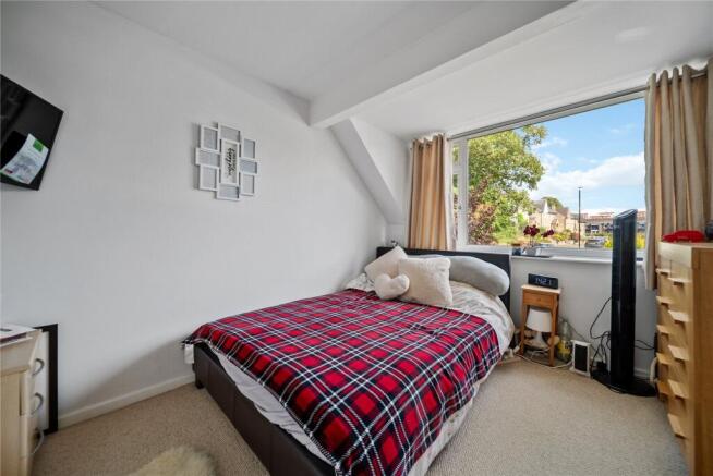 6 bed Detached for sale Image 11
