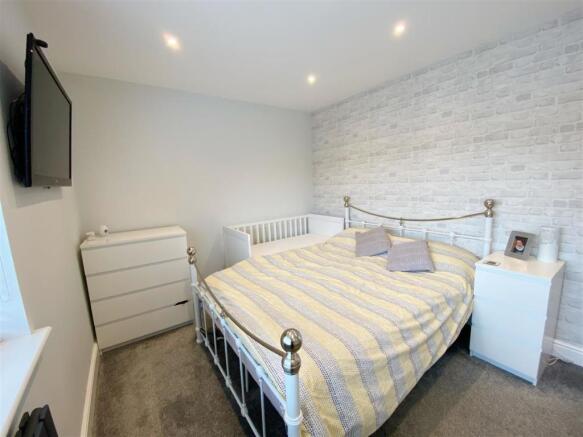 Bedroom 1 pic 2.jpg