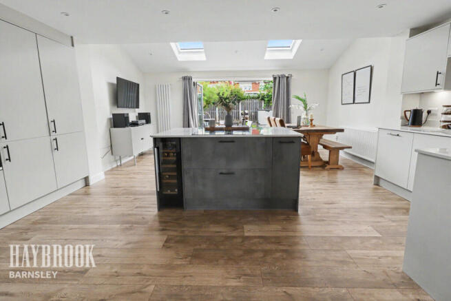 3 bed Semi-Detached for sale Image 6